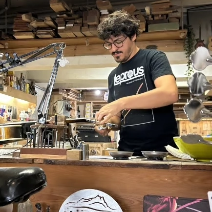 Maxime Obinu, Luthier Guitare à Aix-en-Provence